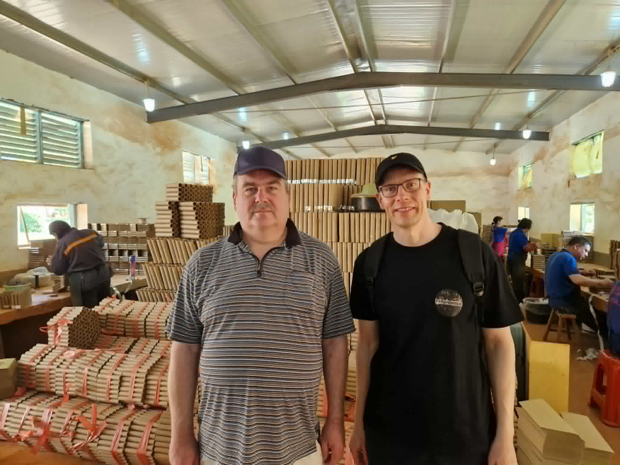 Martin og Karsten fra Fyrshoppen p&aring; fabriksbes&oslash;g i Kina
