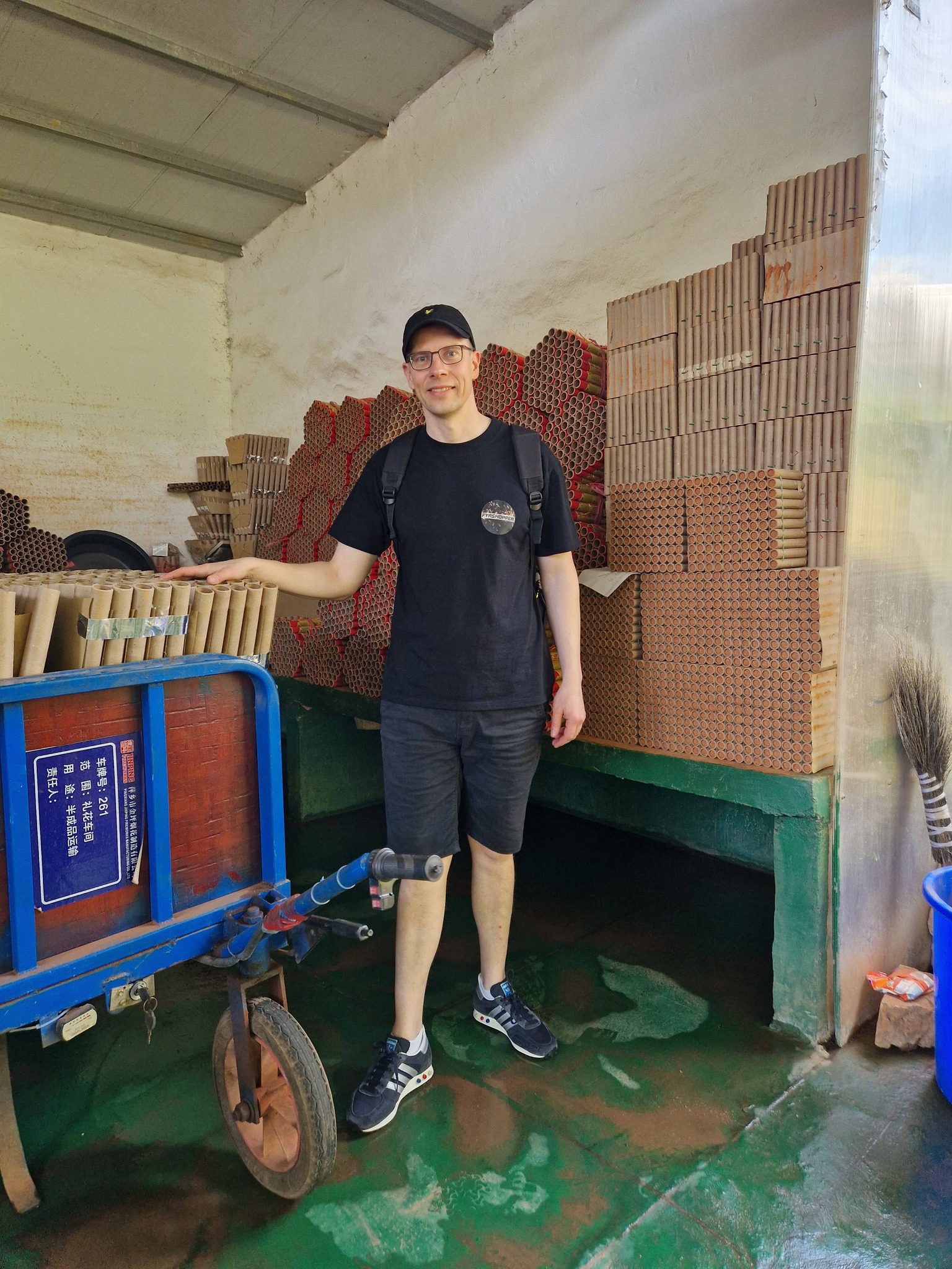 Martin fra Fyrshoppen p&aring; fabriksbes&oslash;g i Kina